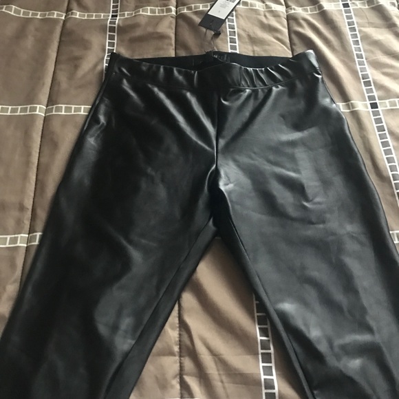 Faux leather leggings - Picture 2 of 3